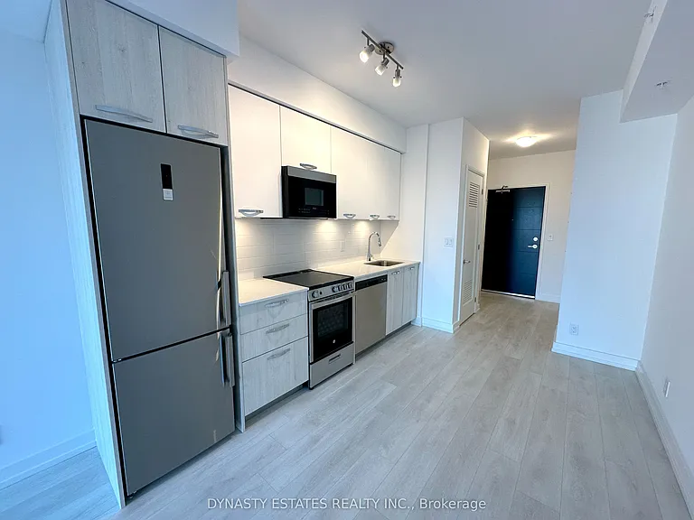 75 James St S #908 — Photo 5
