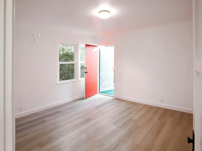1038 N Crescent Heights Blvd #B — Photo 8