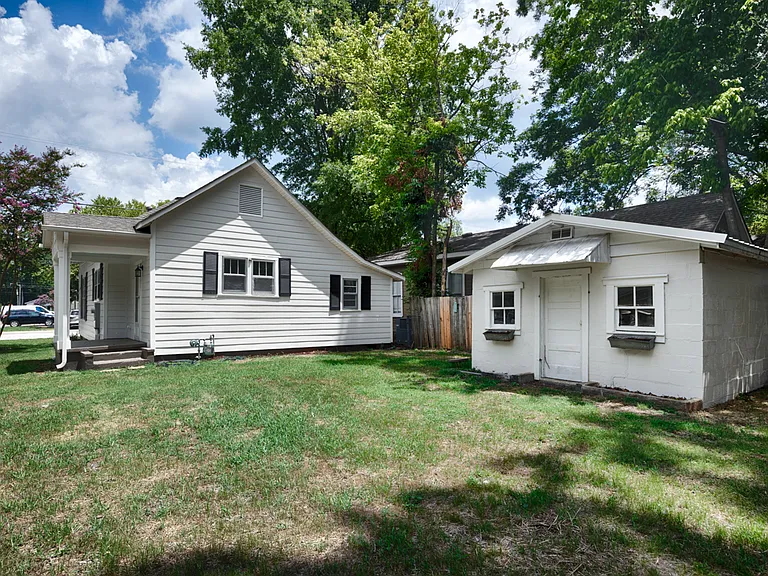 600 McCullough Ave NE — Photo 18