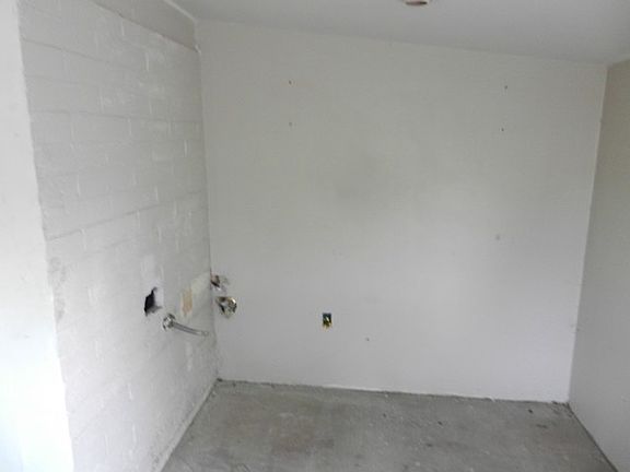 5th image of 208 N Douglas Ave