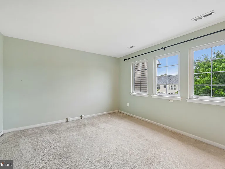 1724 Emory St — Photo 29
