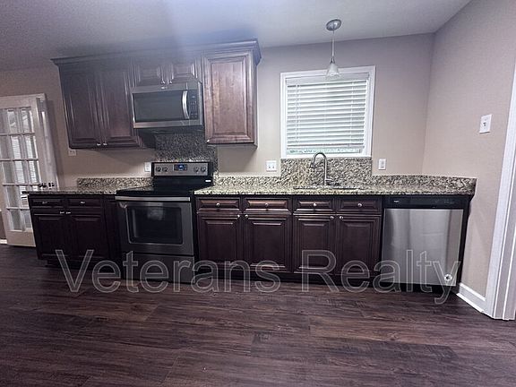 5th image of 784 Holly Hills Dr