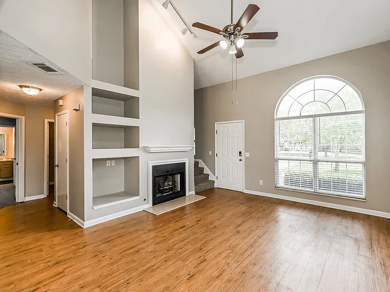 207 Fairfield Dr — Photo 5