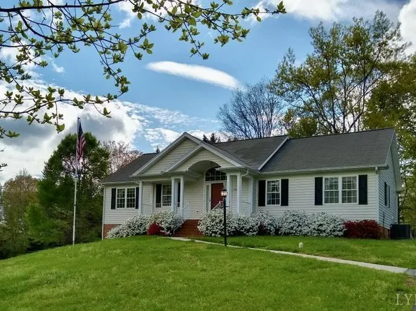 530 Woodland Dr, Madison Heights, VA 24572