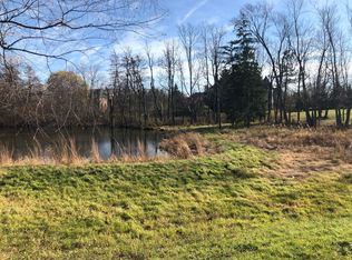 5 Abbey Woods Dr, Barrington, IL