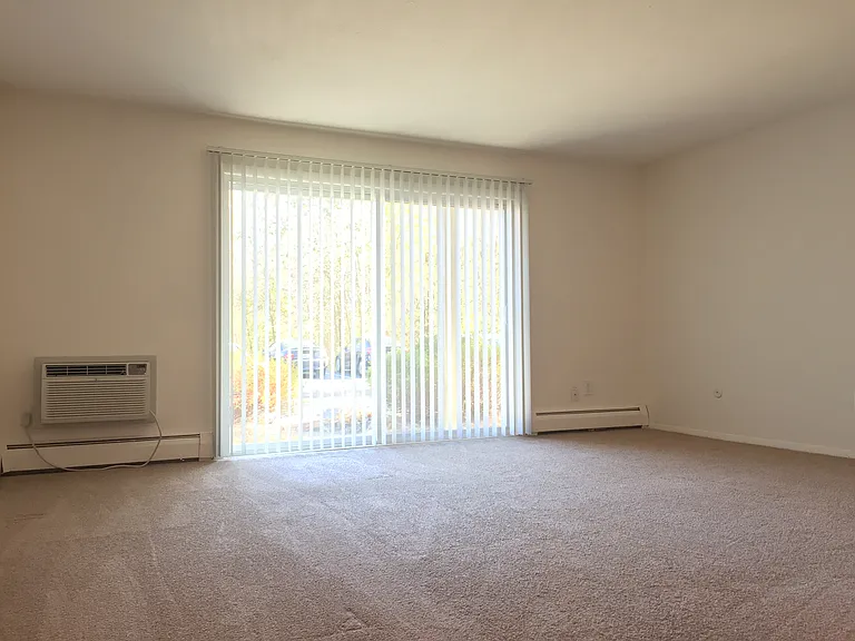 Bayside Country Club Apartments — Photo 25