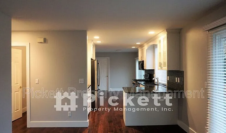 2037 NE Gustaf St — Photo 9