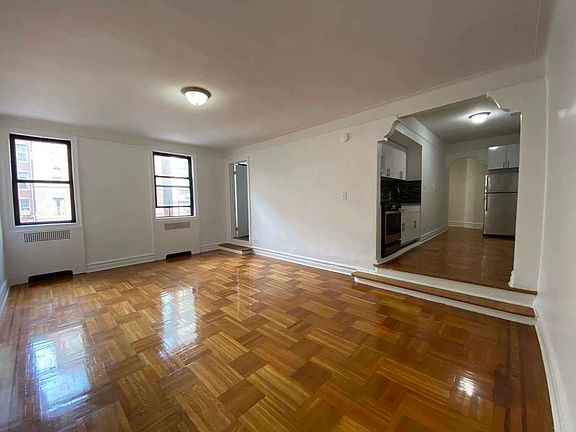 3rd image of 50 E 19th St