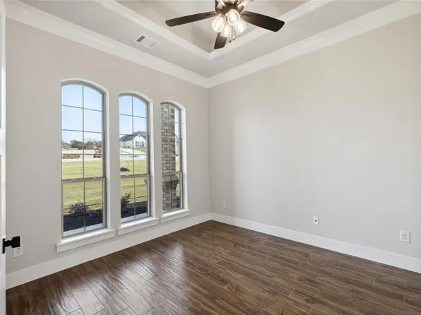 725 Burr Oak Ln, Weatherford, TX 76085