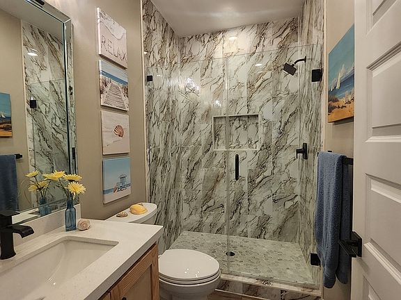 Large shower and bath linen provided