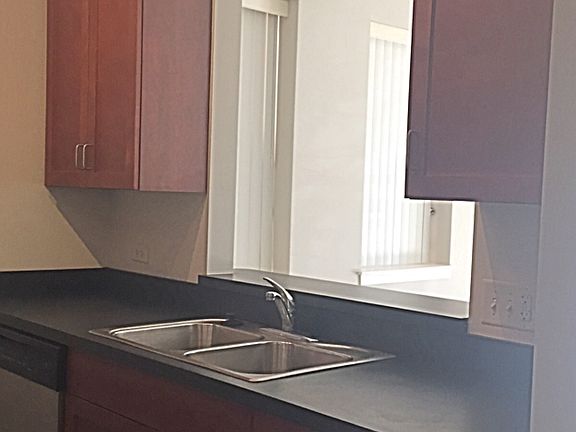 3rd image of 1112 W Washburne Ave Unit 101