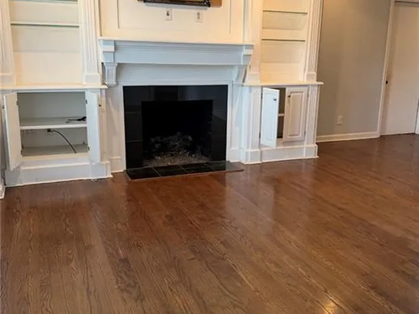 5200 W 72nd St, Prairie Village, KS 66208