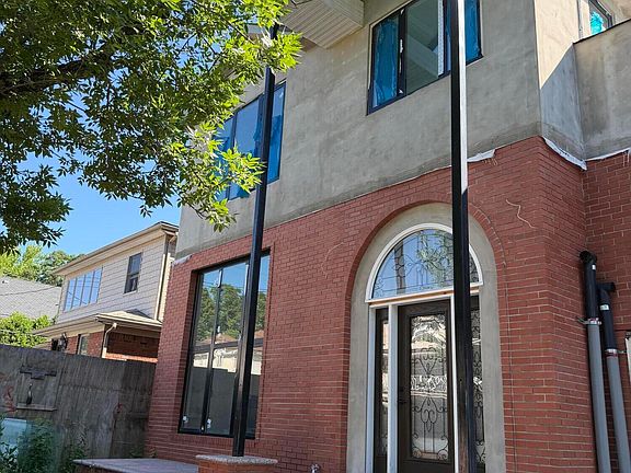 2nd image of 25 Grasmere Ave