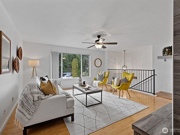 3rd image of 6827 Helena Drive NE