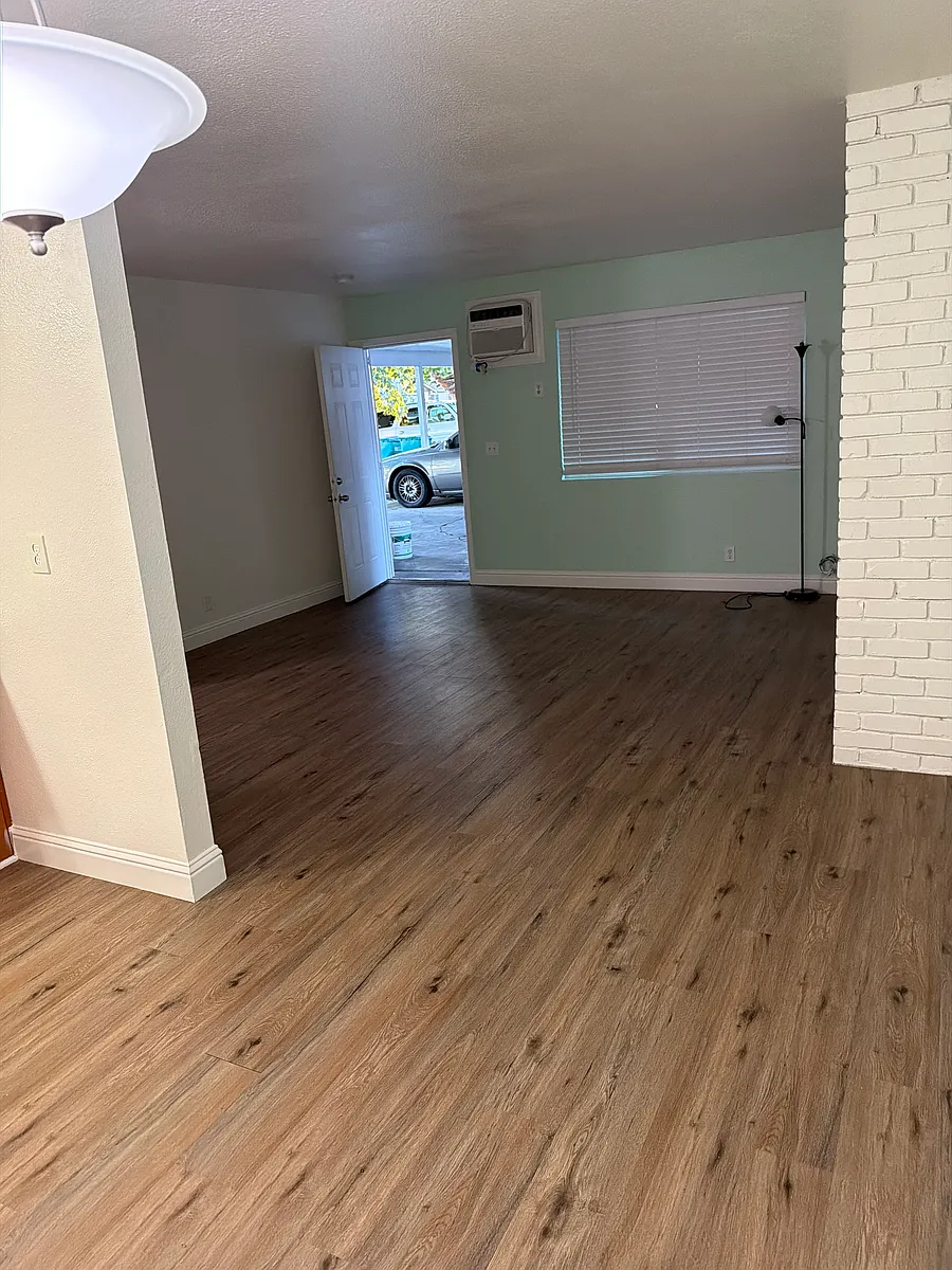 Building Photo - 455 Esperanza Way #455