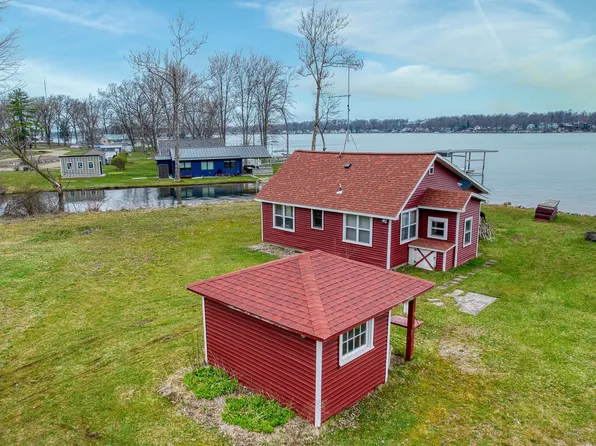 50479 Delling Dr, Dowagiac, MI 49047