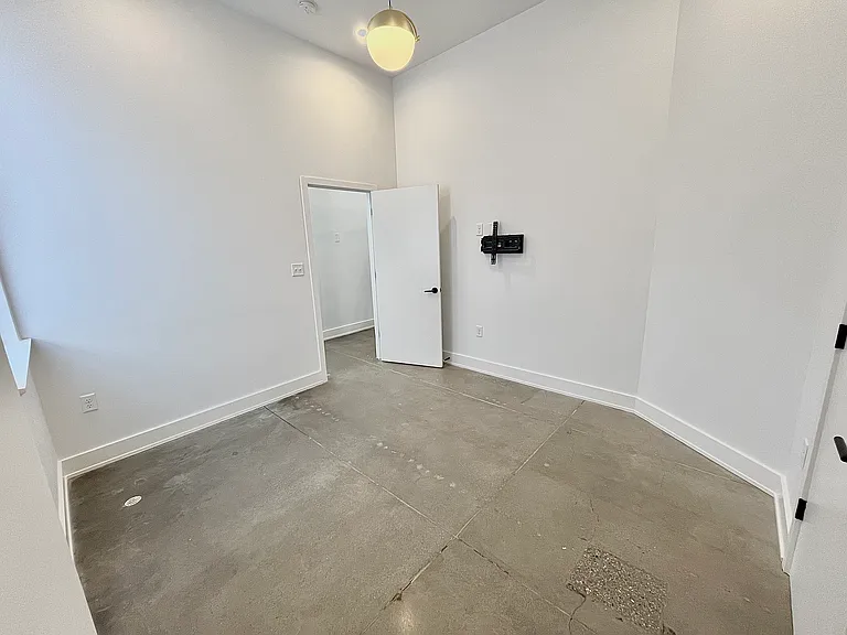 2013 Vine St — Photo 11