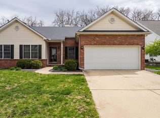 30 Lone Oak Ct, Bloomington, IL 61705