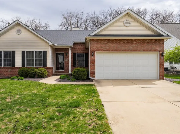 30 Lone Oak Ct, Bloomington, IL 61705