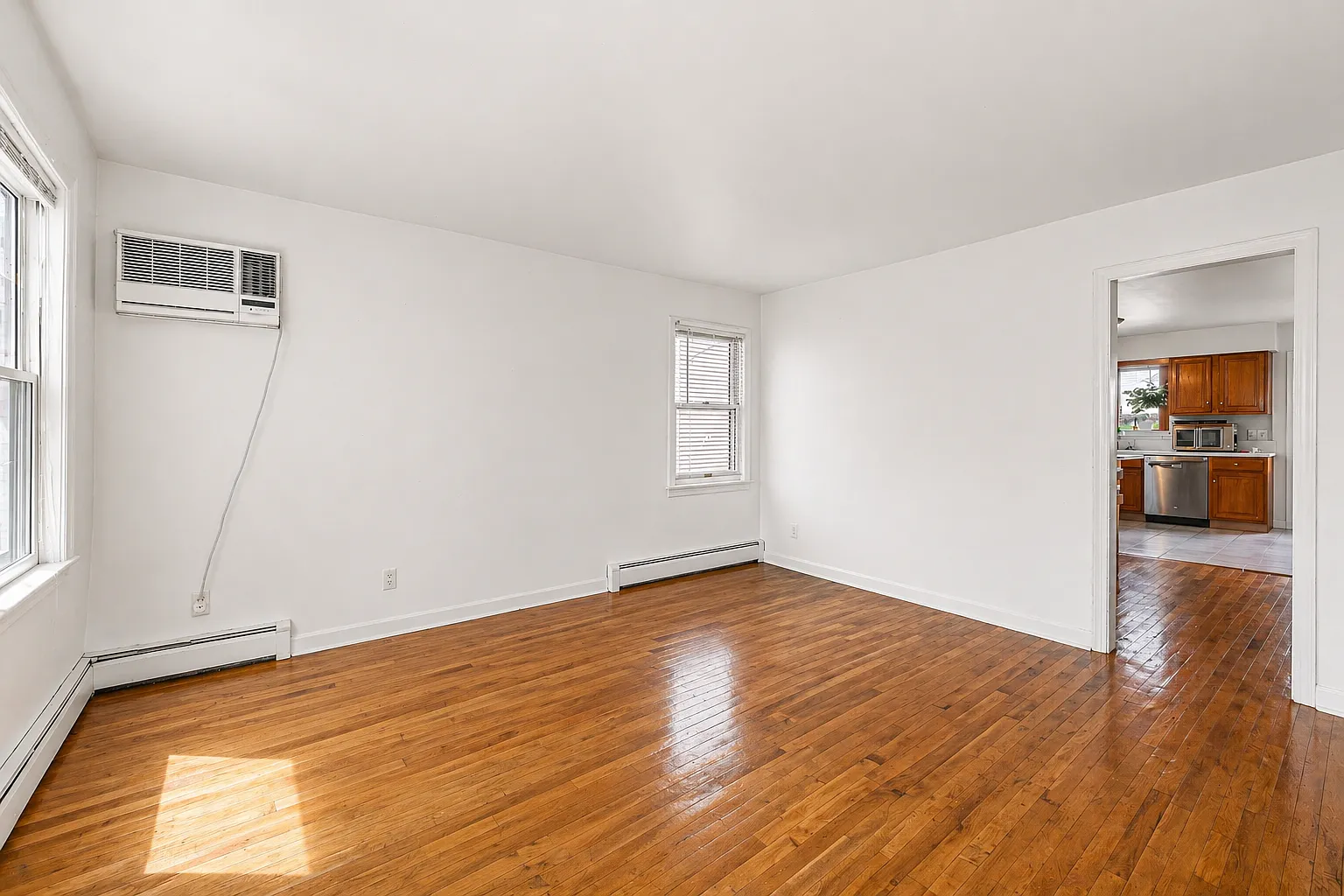 2 bed, 1.5 bath, 1696 sqft, $3,800 — Photo 4