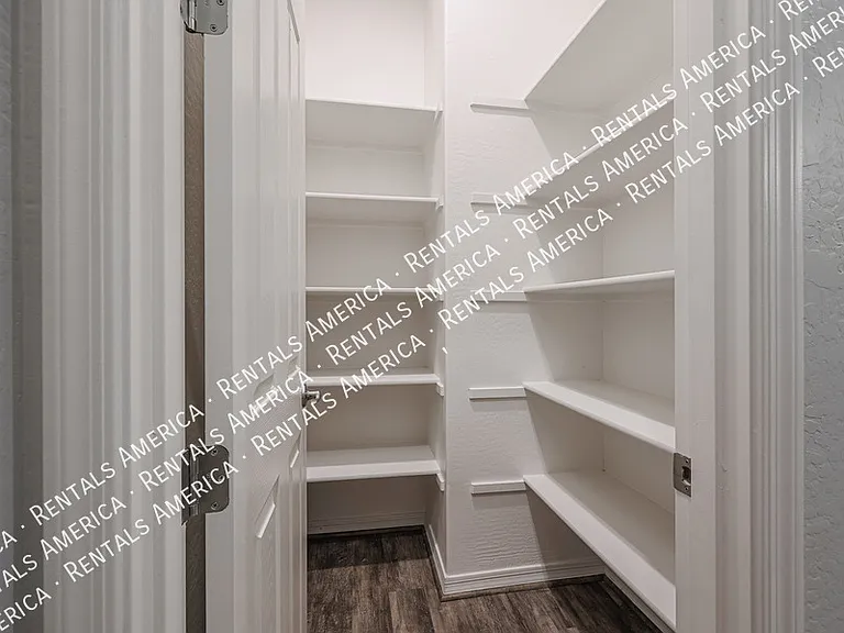 4429 E Jones St — Photo 33