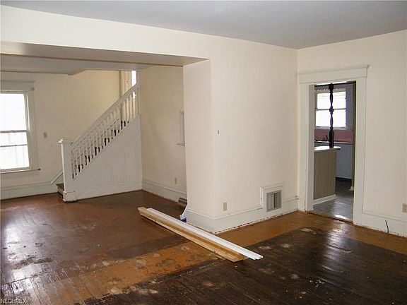 3rd image of 644 W Paige Ave