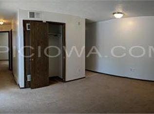 20 N 10th Ave. Hiawatha - Parklawn Apts, Hiawatha, IA 52233