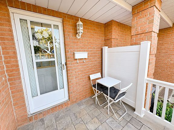 4th image of 757 Clearcrest Cres