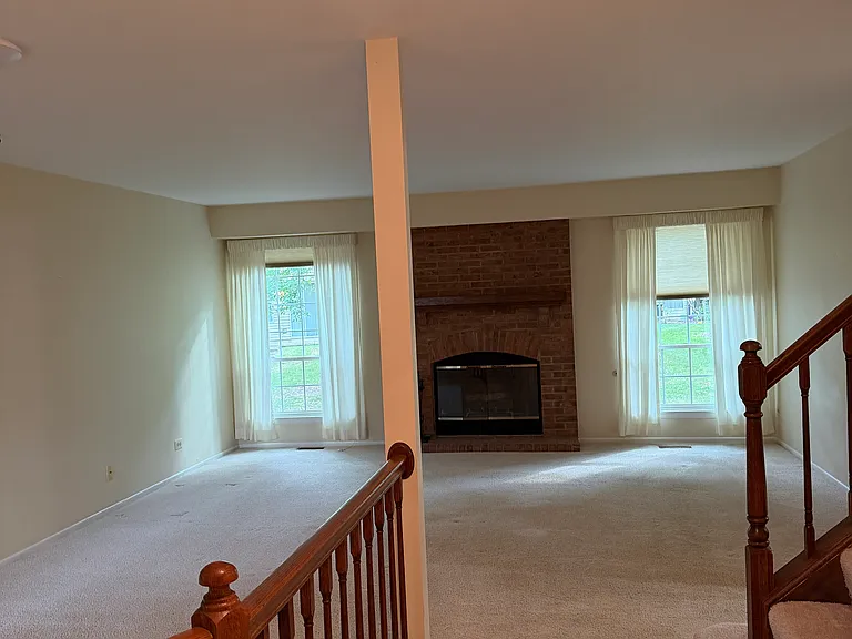 2106 Glasgow Ct — Photo 13