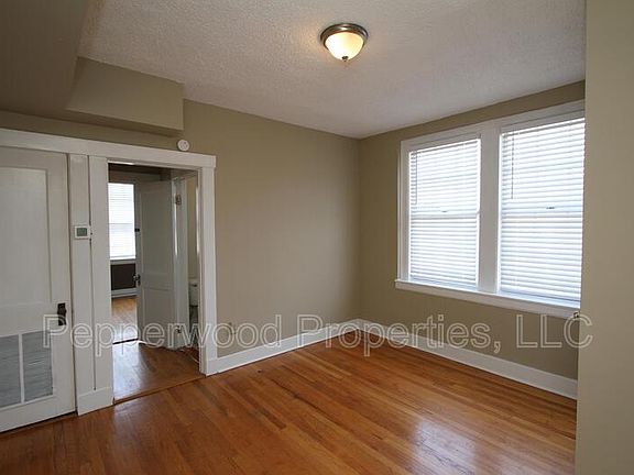 4th image of 144 W Henry St #301