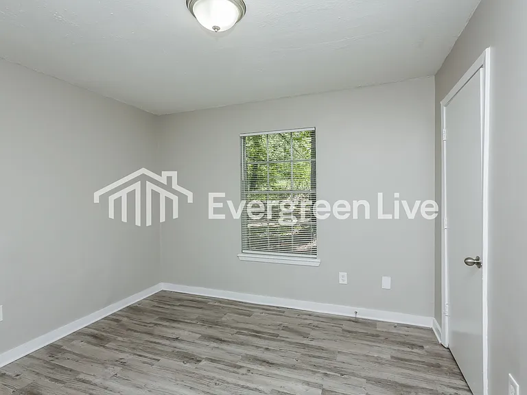 2124 Thousand Oaks Dr — Photo 8