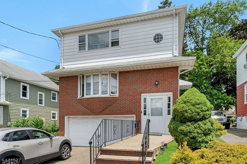 1st image of 723 2Nd Ave
