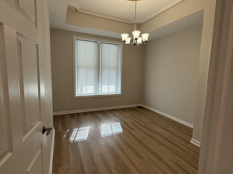 1st image of 730 W 3rd St #1