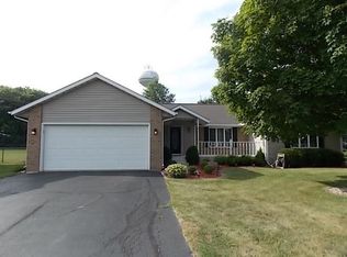 207 E Morning Star Ct, Stillman Valley, IL 61084