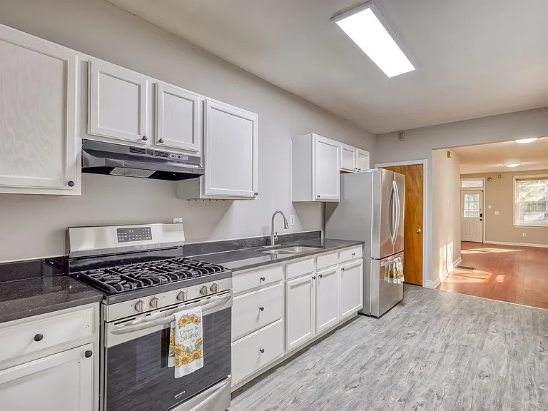 515 Seneca St — Photo 2