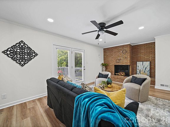 5th image of 525 Julia Ave