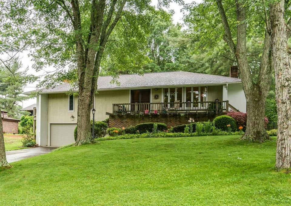 1st image of 907 Grady Dr