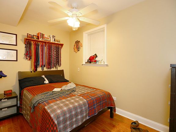 3rd image of 1324 W Byron St