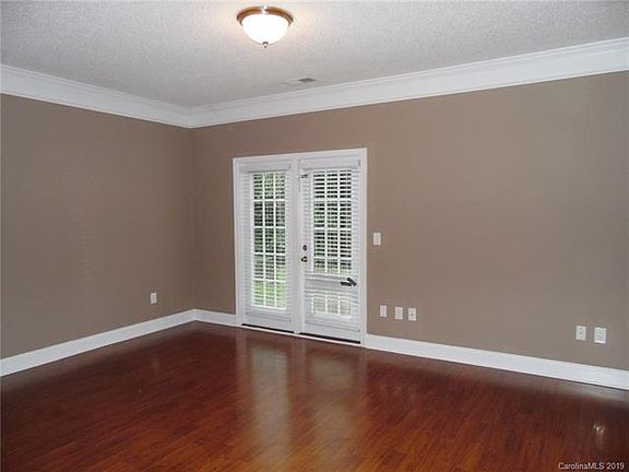 5th image of 742 Tavern Ct
