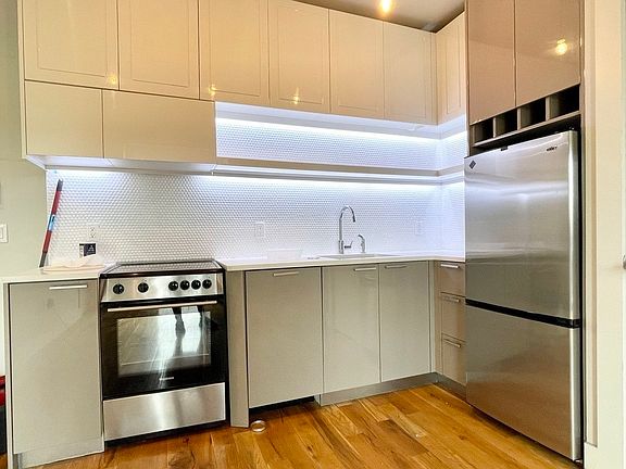 3rd image of 1038 Greene Ave #403