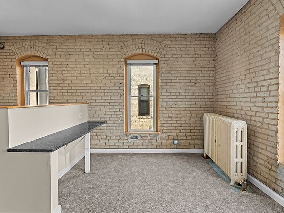 4th image of 606 E 15th St APT 38