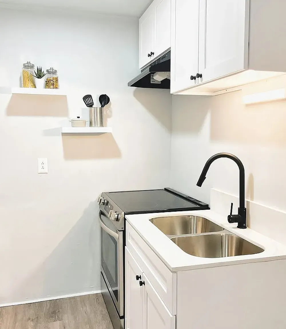 Churton Apartments — Photo 1