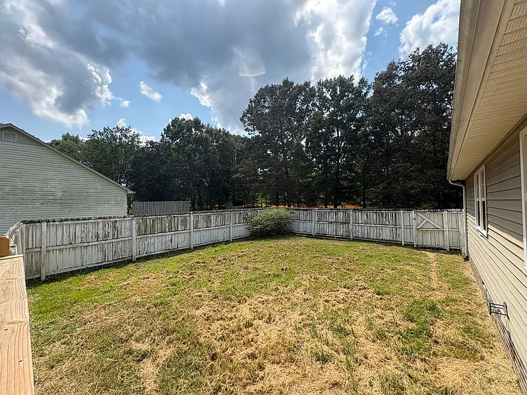 671 Circle Dr — Photo 27