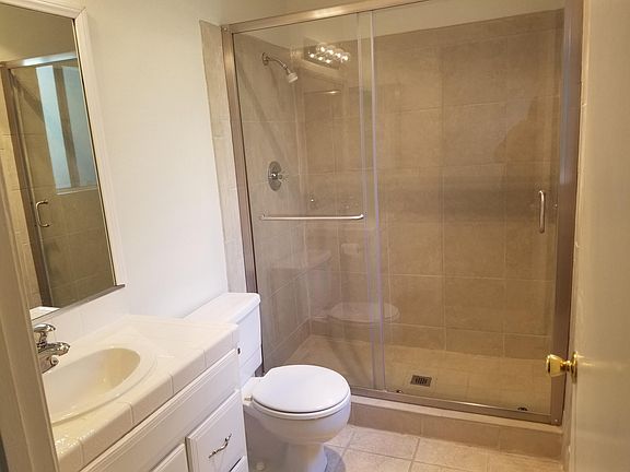4th image of 33811 Olinda Dr APT B