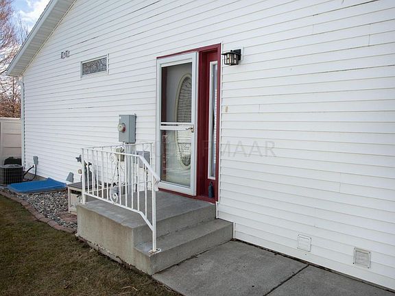 3rd image of 213 Suntree Ct