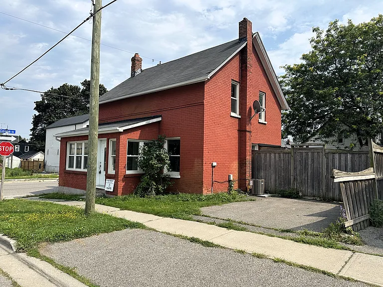 21 Maple St #1 — Photo 2