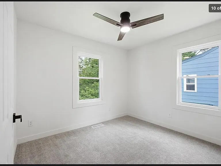 2221 S Hawthorne Ave — Photo 4