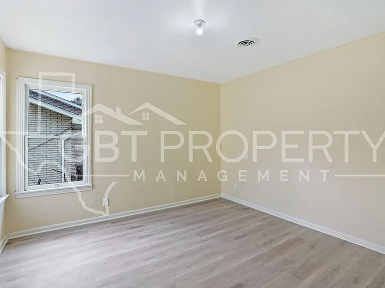 328 Williams St — Photo 14