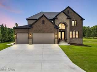 1721 Royal Birkdale Dr, Oxford, MI 48371