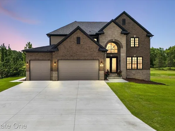 1721 Royal Birkdale Dr, Oxford, MI 48371